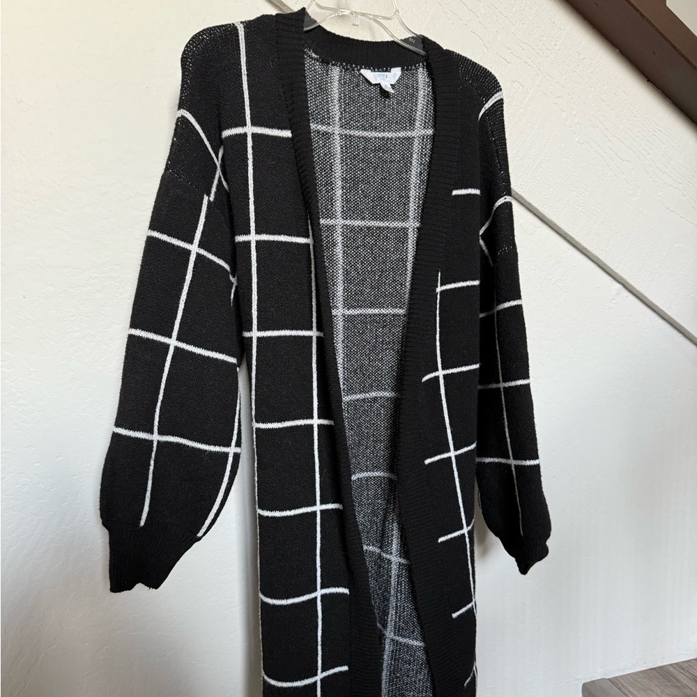 Time and Tru Black and White Checkered Cardigan